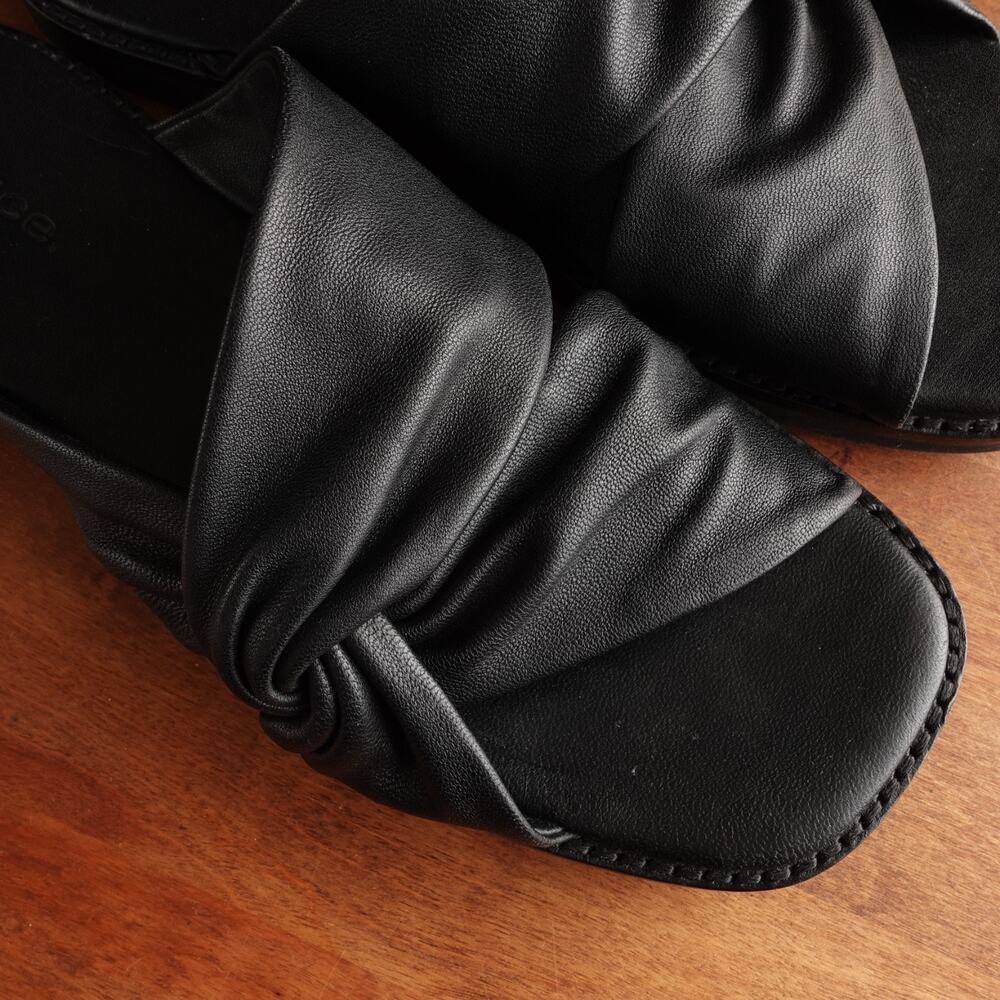 Vince Sandals Womens SZ 8 BLK Leather Slide Minimalist Coastal Flat Resort Shoes - Picture 10 of 14